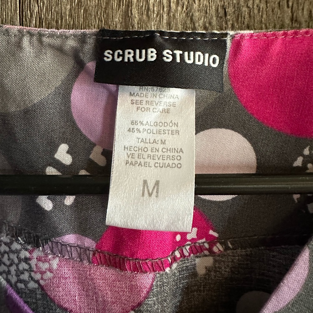 Scrub top - Picture 2 of 3